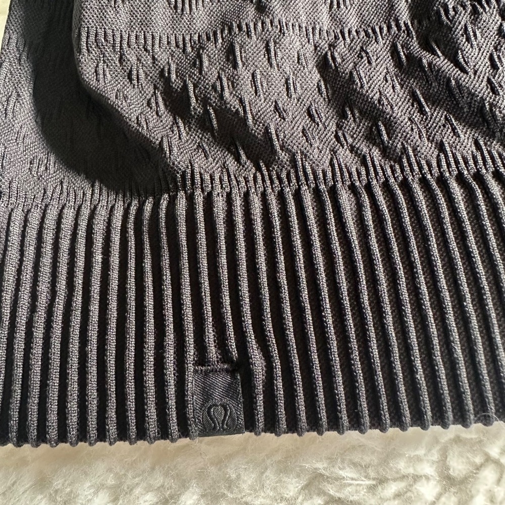 Lululemon Long Sleeve Hoodie Black Textured Knit Seamless - Size 4/6 - Picture 3 of 11